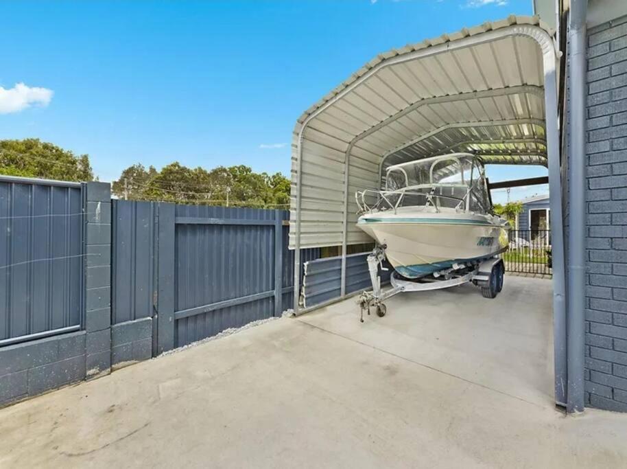 Blue Haven With Room For The Boat Caravan And Dog Golden Beach Exterior photo