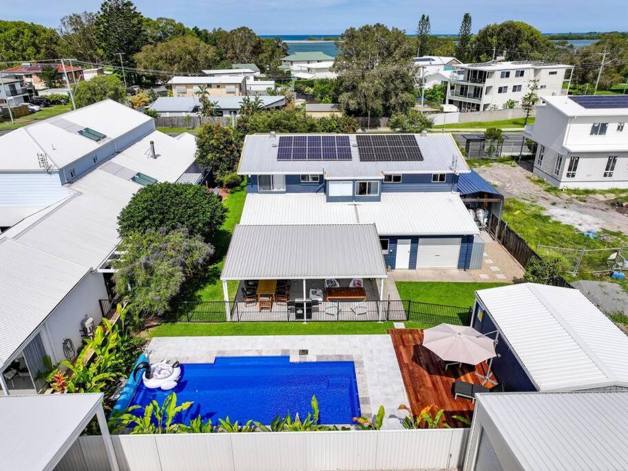 Blue Haven With Room For The Boat Caravan And Dog Golden Beach Exterior photo